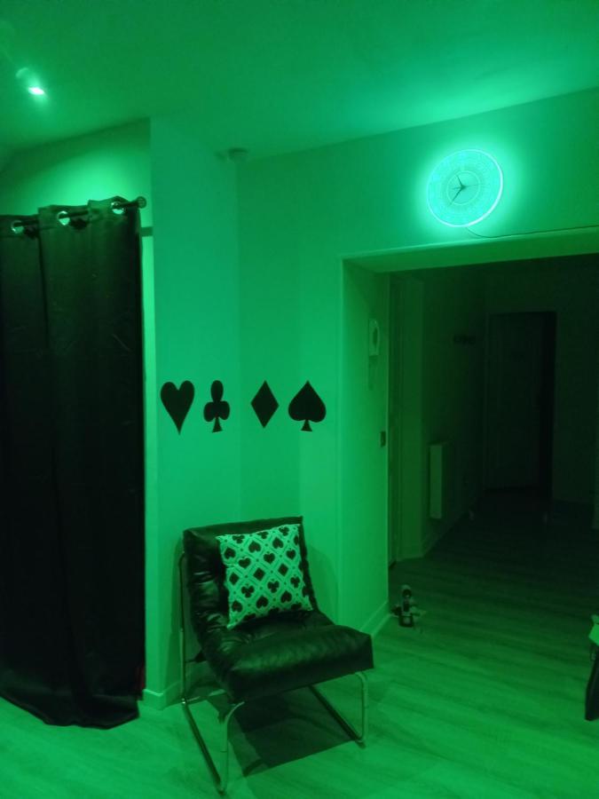 Game Room Epernay Bagian luar foto