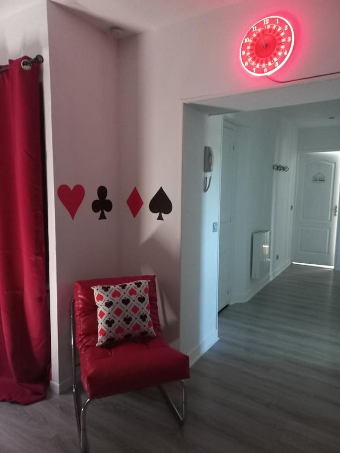 Game Room Epernay Bagian luar foto