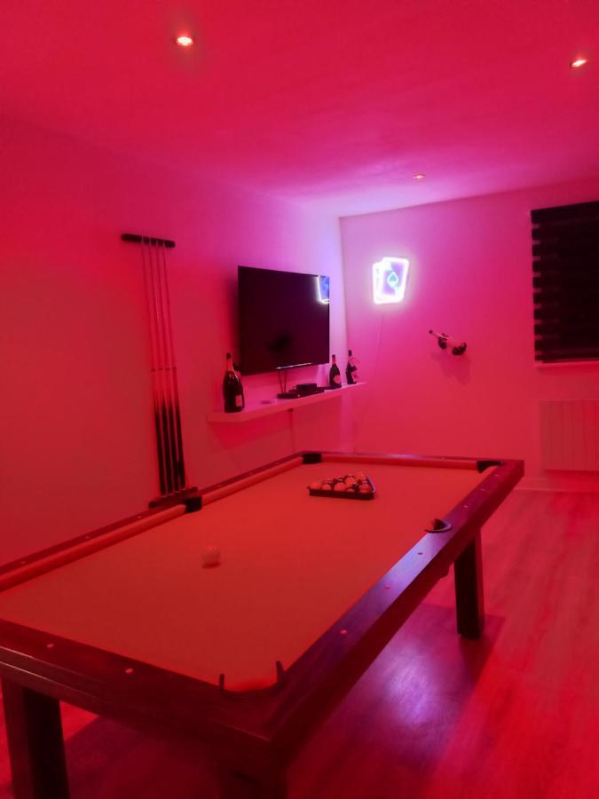 Game Room Epernay Bagian luar foto