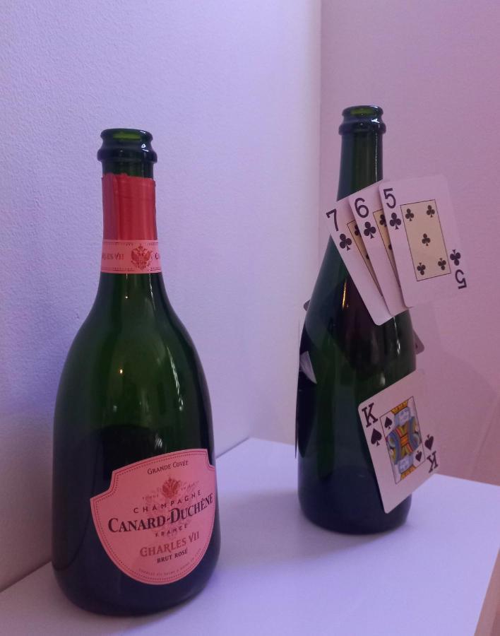 Game Room Epernay Bagian luar foto