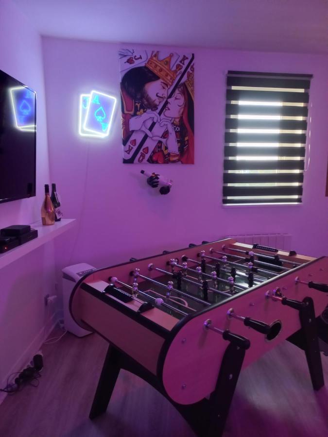 Game Room Epernay Bagian luar foto