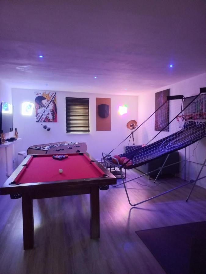 Game Room Epernay Bagian luar foto