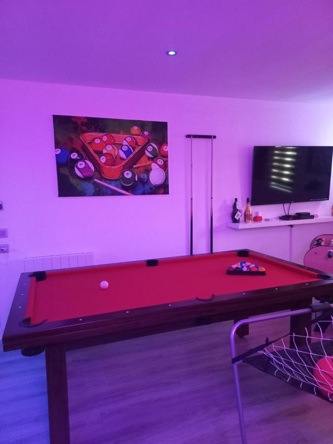 Game Room Epernay Bagian luar foto